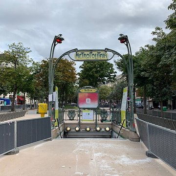 Édicule Guimard de la station Pasteur - Paris 15ème