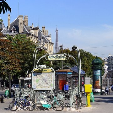 Édicule Guimard de la station Pasteur - Paris 15ème