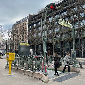 Édicule Guimard de la station Pasteur - Paris 15ème