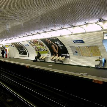 Édicule Guimard de la station Pasteur - Paris 15ème