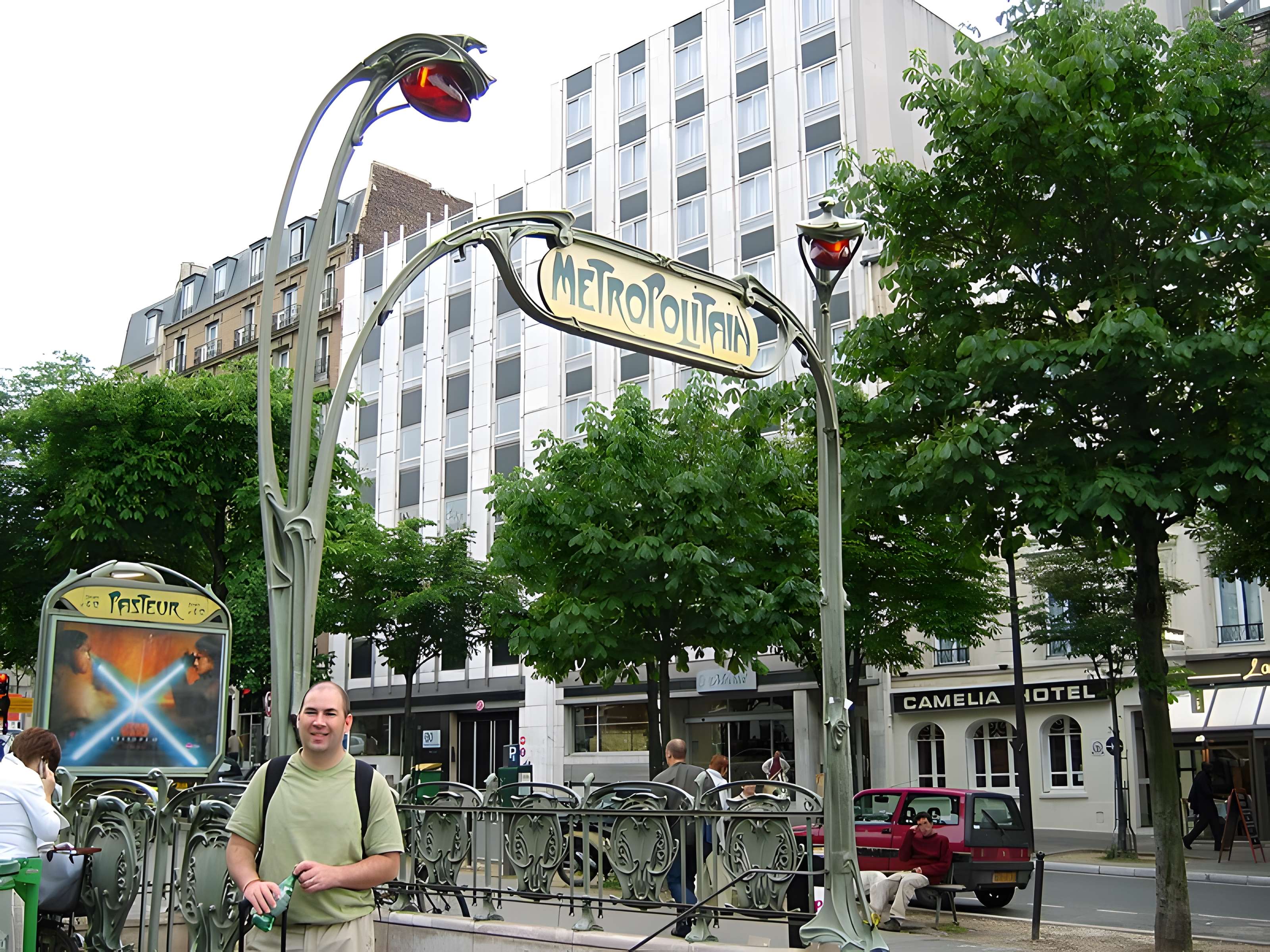 Édicule Guimard de la station Pasteur - Paris 15ème