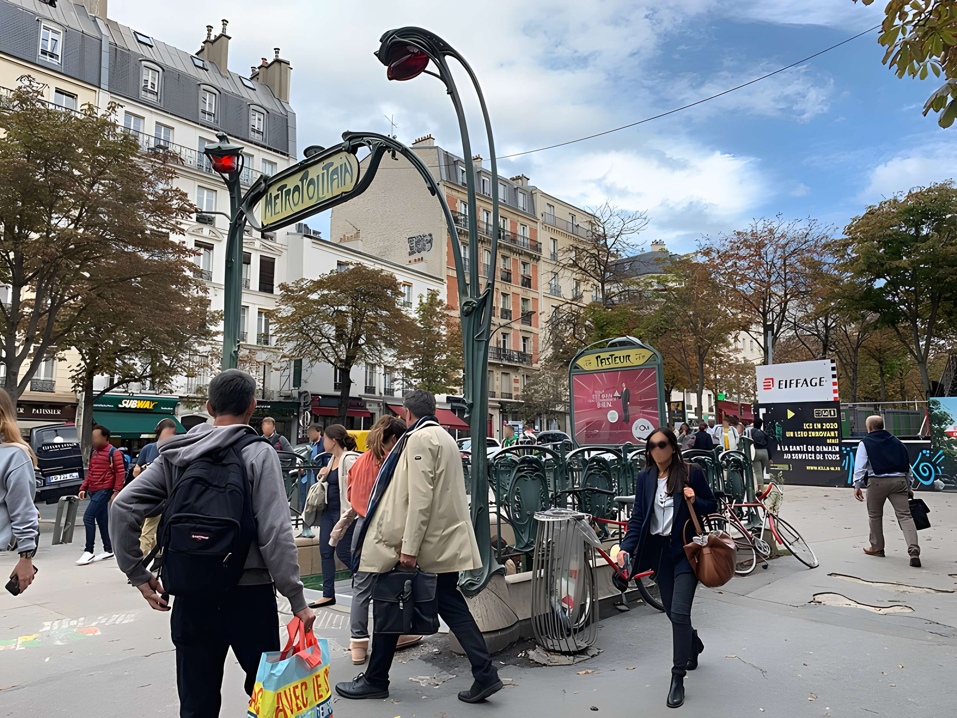 Édicule Guimard de la station Pasteur - Paris 15ème