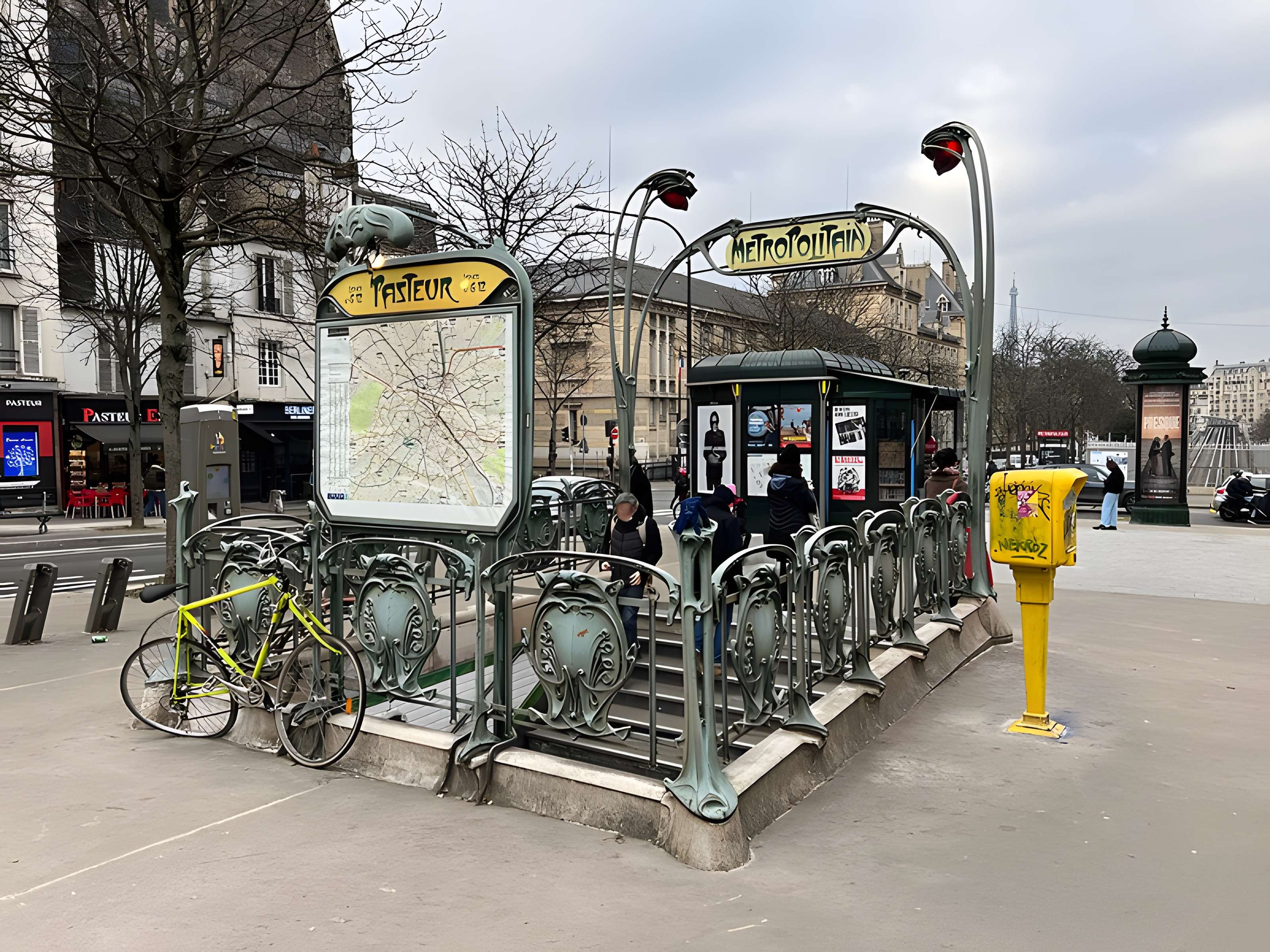 Édicule Guimard de la station Pasteur - Paris 15ème
