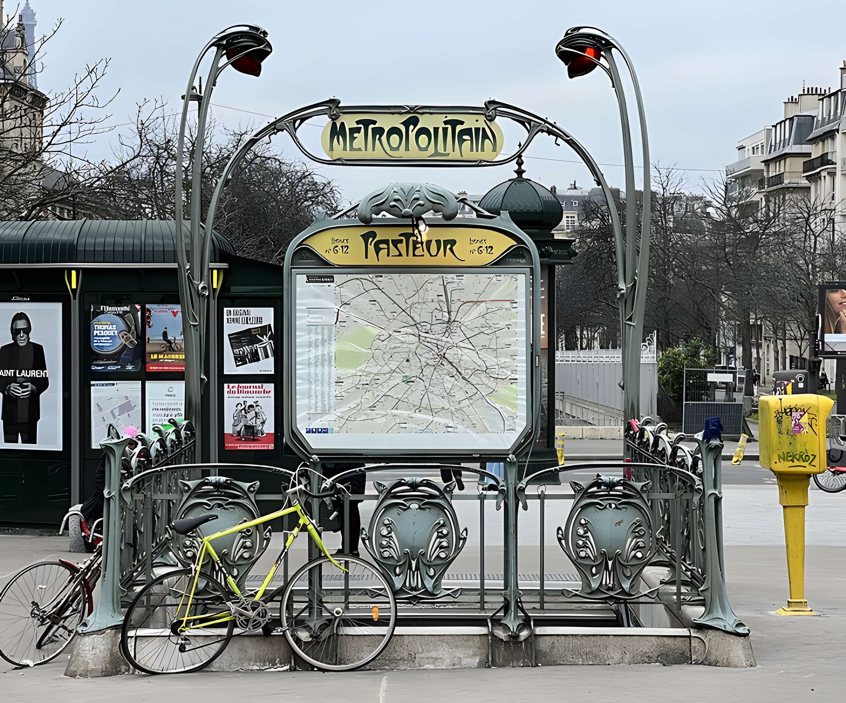 Édicule Guimard de la station Pasteur - Paris 15ème