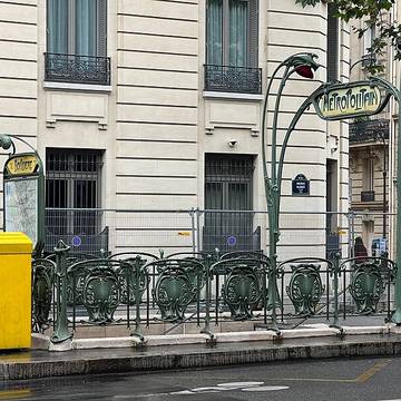 Édicule Guimard de la station Boissière - Paris 16ème