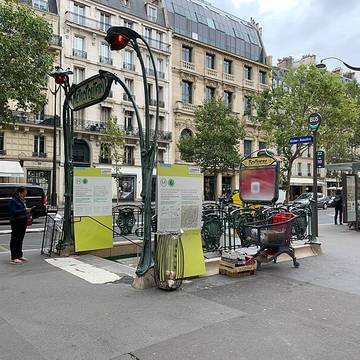 Édicule Guimard de la station Boissière - Paris 16ème