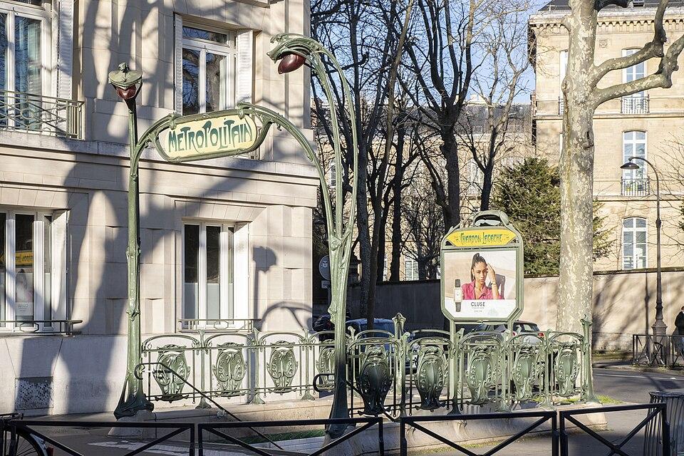 Édicule Guimard de la station Chardon-Lagache - Paris 16ème