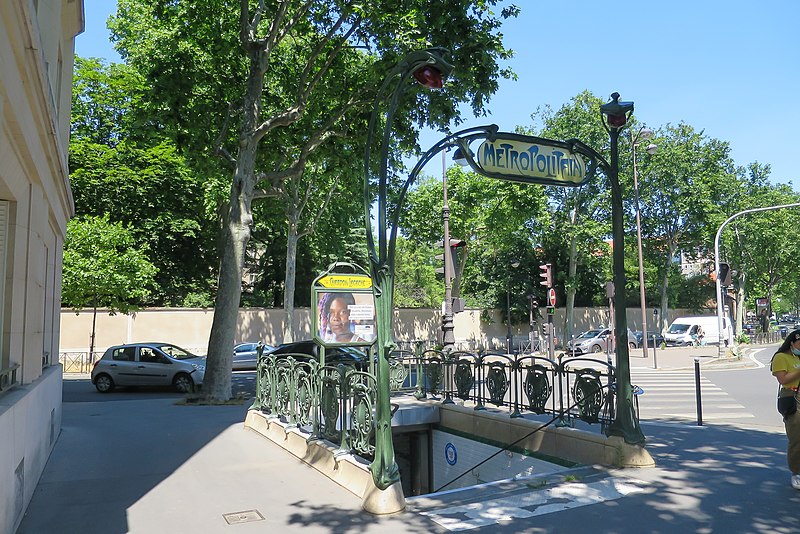 Édicule Guimard de la station Chardon-Lagache - Paris 16ème