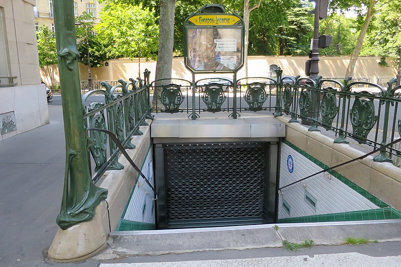 Édicule Guimard de la station Chardon-Lagache - Paris 16ème