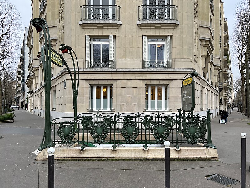 Édicule Guimard de la station Chardon-Lagache - Paris 16ème