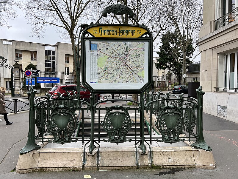 Édicule Guimard de la station Chardon-Lagache - Paris 16ème