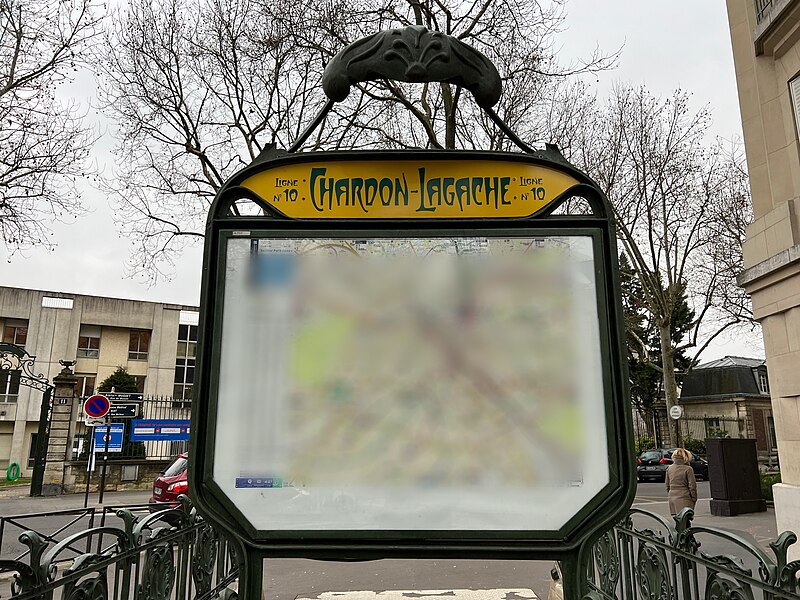 Édicule Guimard de la station Chardon-Lagache - Paris 16ème