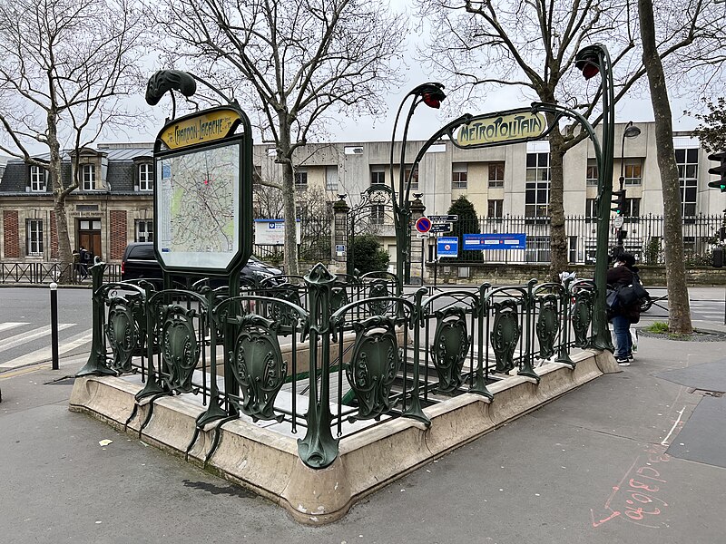 Édicule Guimard de la station Chardon-Lagache - Paris 16ème