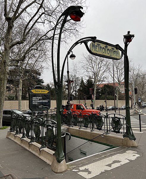 Édicule Guimard de la station Chardon-Lagache - Paris 16ème