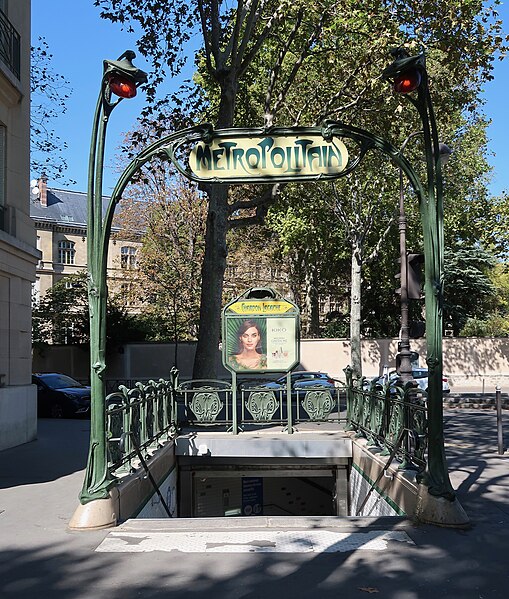 Édicule Guimard de la station Chardon-Lagache - Paris 16ème