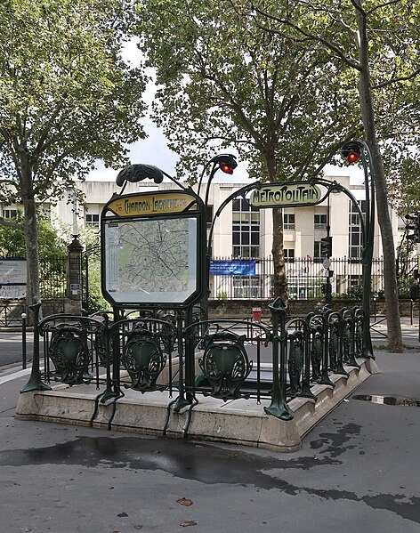Édicule Guimard de la station Chardon-Lagache - Paris 16ème