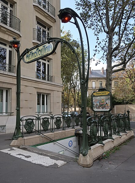 Édicule Guimard de la station Chardon-Lagache - Paris 16ème
