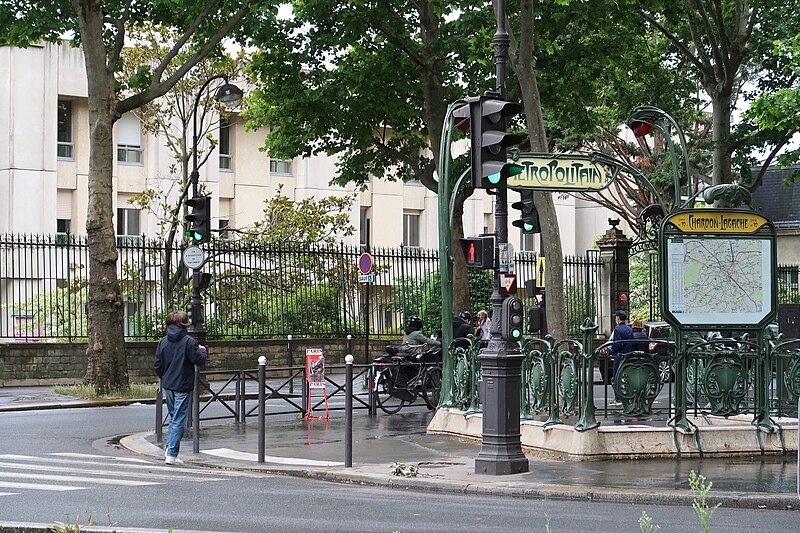 Édicule Guimard de la station Chardon-Lagache - Paris 16ème