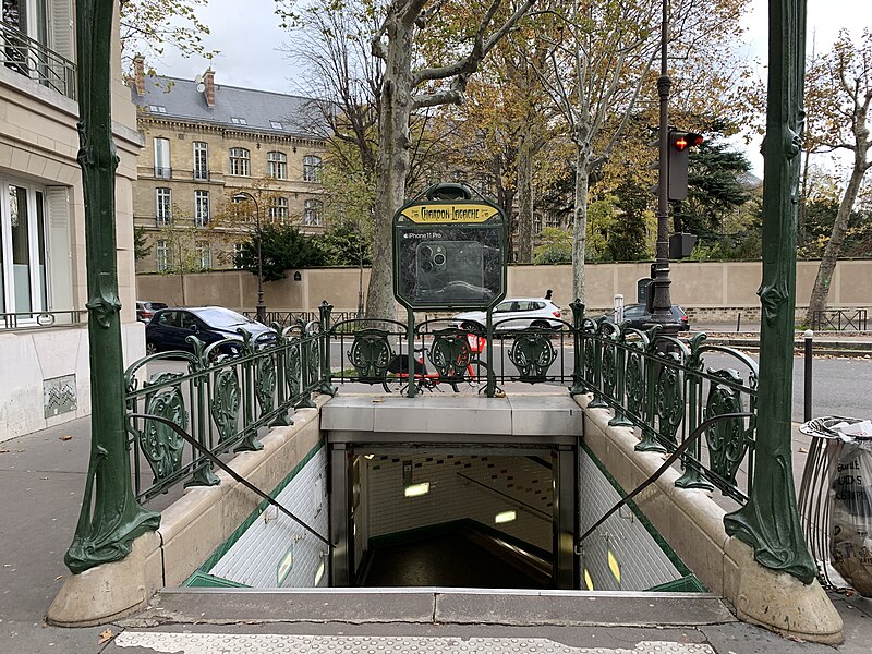 Édicule Guimard de la station Chardon-Lagache - Paris 16ème