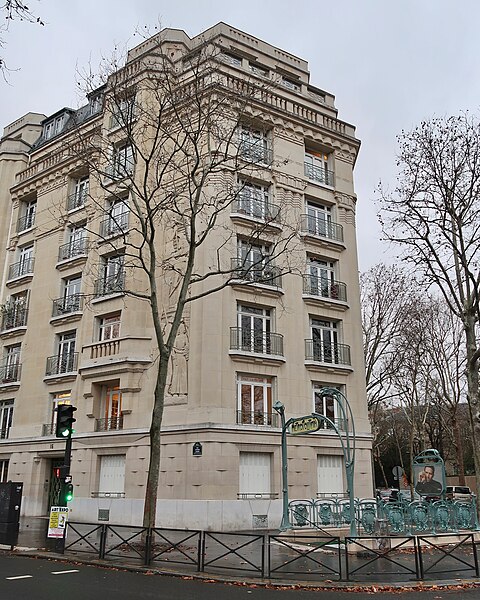 Édicule Guimard de la station Chardon-Lagache - Paris 16ème