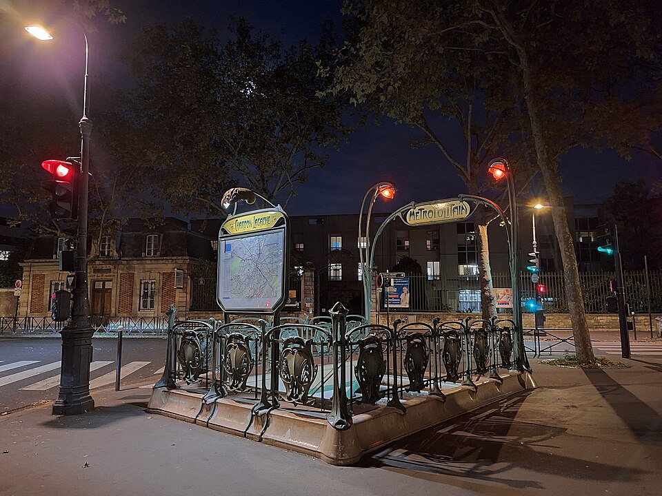 Édicule Guimard de la station Chardon-Lagache - Paris 16ème
