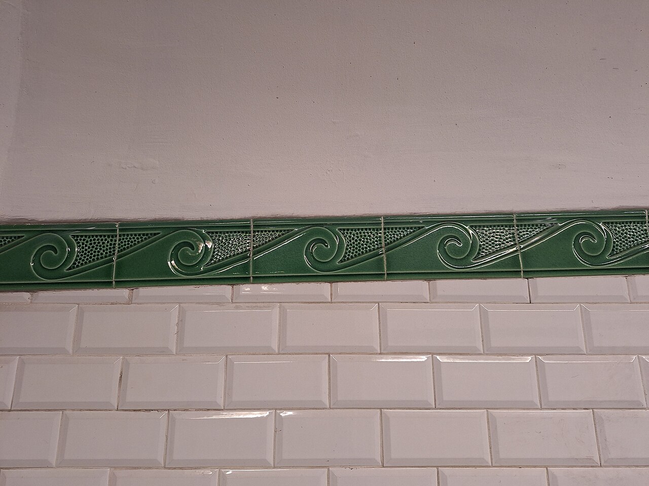 Édicule Guimard de la station Chardon-Lagache - Paris 16ème