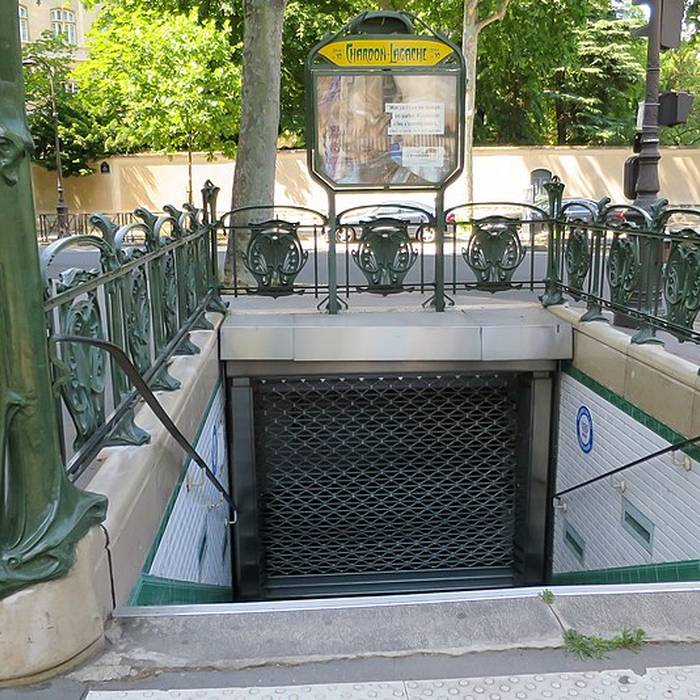 Photo de Édicule Guimard de la station Chardon-Lagache - Paris 16ème