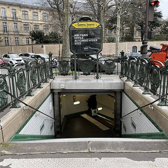 Photo de Édicule Guimard de la station Chardon-Lagache - Paris 16ème