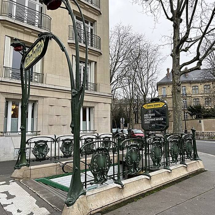 Photo de Édicule Guimard de la station Chardon-Lagache - Paris 16ème
