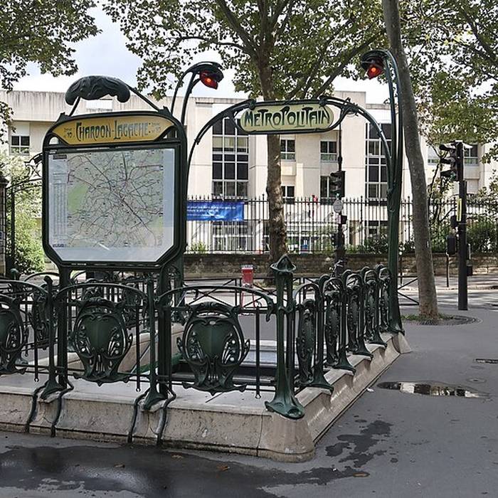 Photo de Édicule Guimard de la station Chardon-Lagache - Paris 16ème