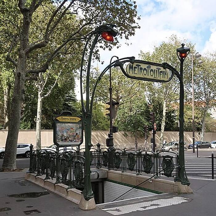 Photo de Édicule Guimard de la station Chardon-Lagache - Paris 16ème