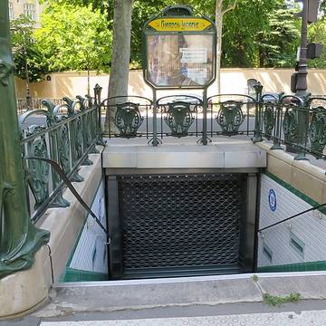 Édicule Guimard de la station Chardon-Lagache - Paris 16ème