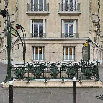 Édicule Guimard de la station Chardon-Lagache - Paris 16ème