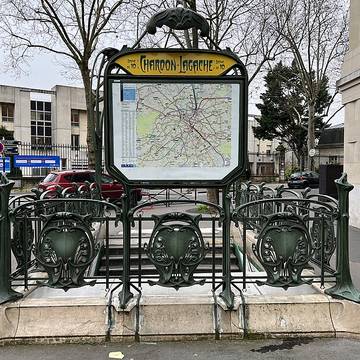 Édicule Guimard de la station Chardon-Lagache - Paris 16ème