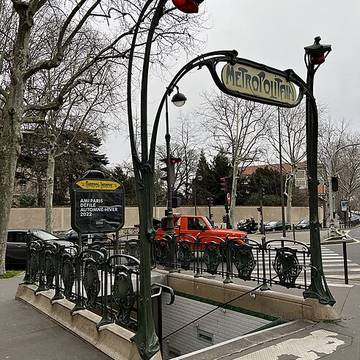 Édicule Guimard de la station Chardon-Lagache - Paris 16ème
