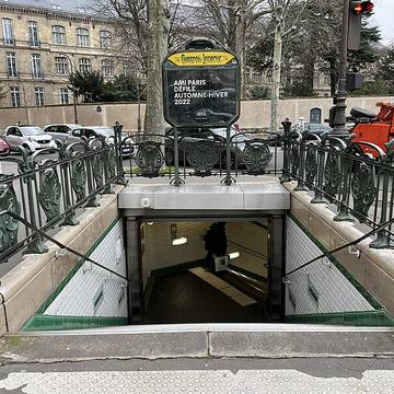 Édicule Guimard de la station Chardon-Lagache - Paris 16ème