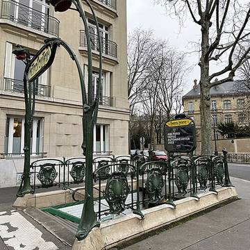Édicule Guimard de la station Chardon-Lagache - Paris 16ème