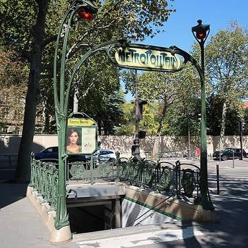 Édicule Guimard de la station Chardon-Lagache - Paris 16ème