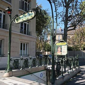 Édicule Guimard de la station Chardon-Lagache - Paris 16ème