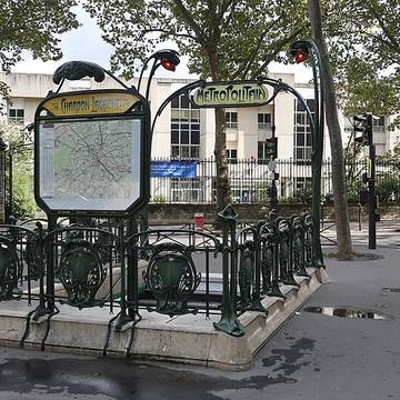 Édicule Guimard de la station Chardon-Lagache - Paris 16ème