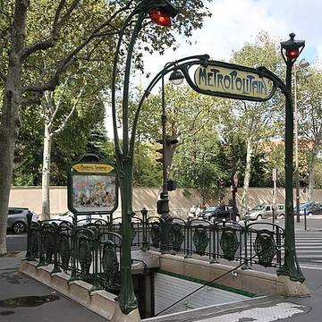 Édicule Guimard de la station Chardon-Lagache - Paris 16ème