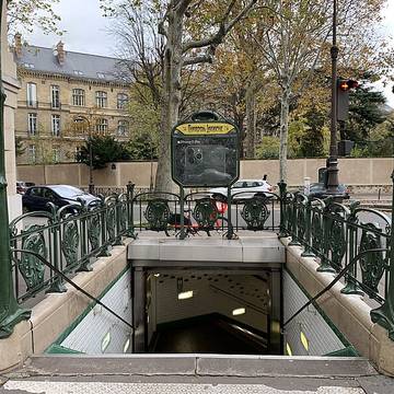 Édicule Guimard de la station Chardon-Lagache - Paris 16ème