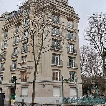 Édicule Guimard de la station Chardon-Lagache - Paris 16ème