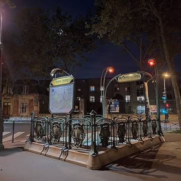 Édicule Guimard de la station Chardon-Lagache - Paris 16ème