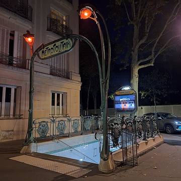 Édicule Guimard de la station Chardon-Lagache - Paris 16ème