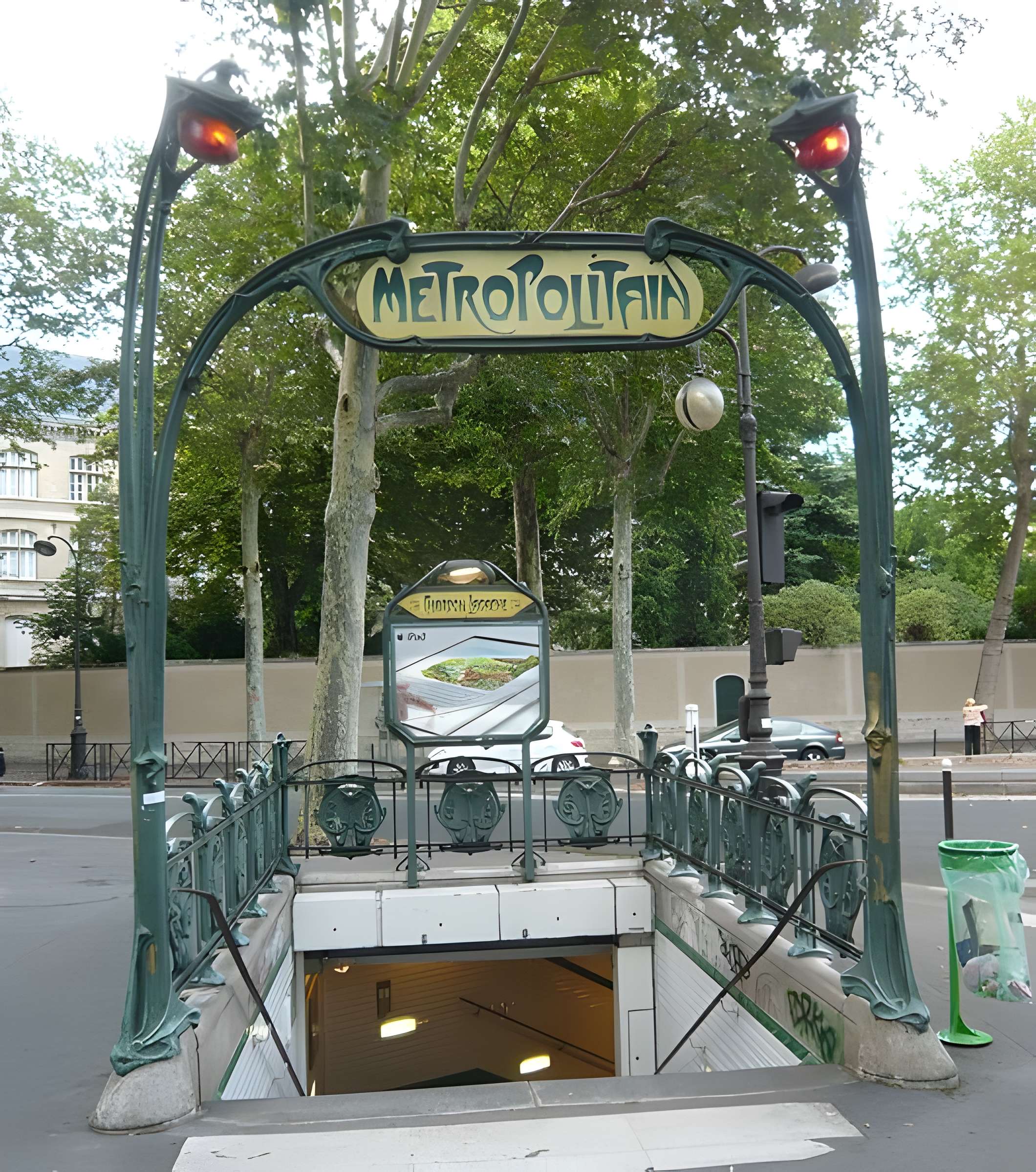 Édicule Guimard de la station Chardon-Lagache - Paris 16ème 