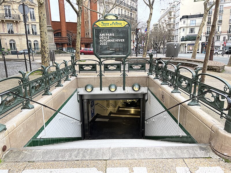 Édicule Guimard de la station Église-d'Auteuil - Paris 16ème