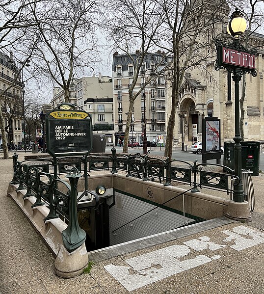 Édicule Guimard de la station Église-d'Auteuil - Paris 16ème