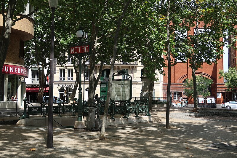 Édicule Guimard de la station Église-d'Auteuil - Paris 16ème