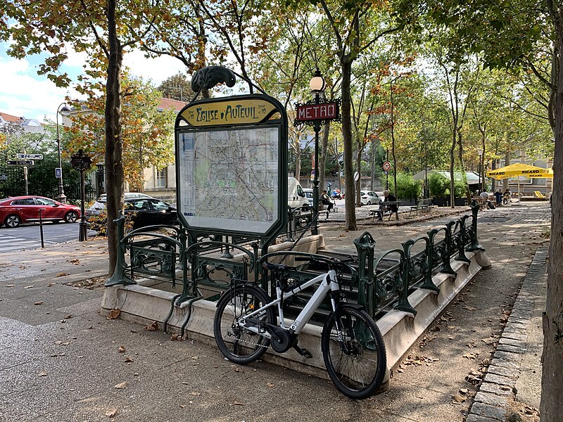 Édicule Guimard de la station Église-d'Auteuil - Paris 16ème